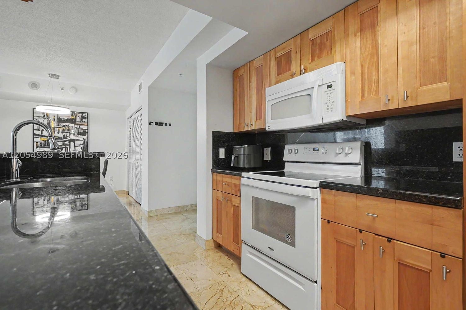 5085 NW 7th St 906