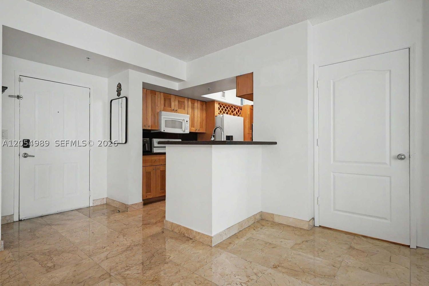 5085 NW 7th St 906