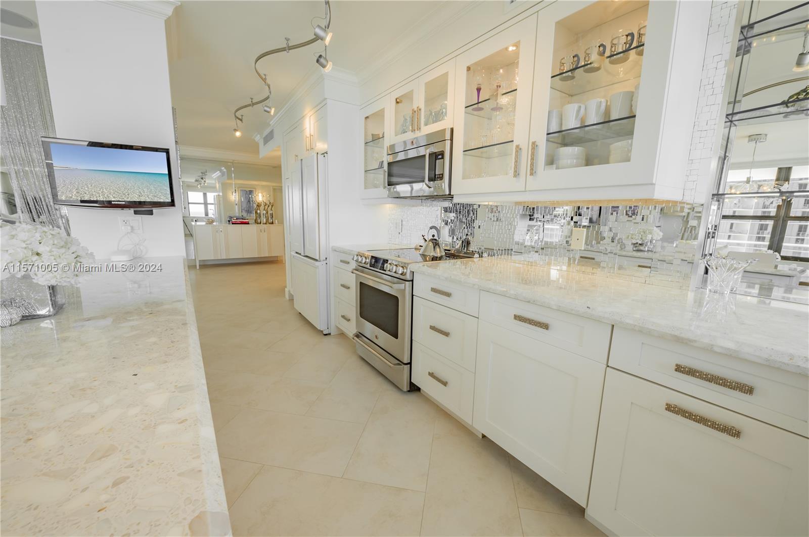 BALMORAL CONDO - Residential