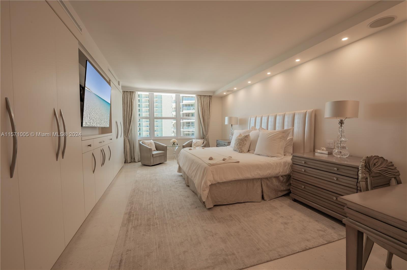 BALMORAL CONDO - Residential