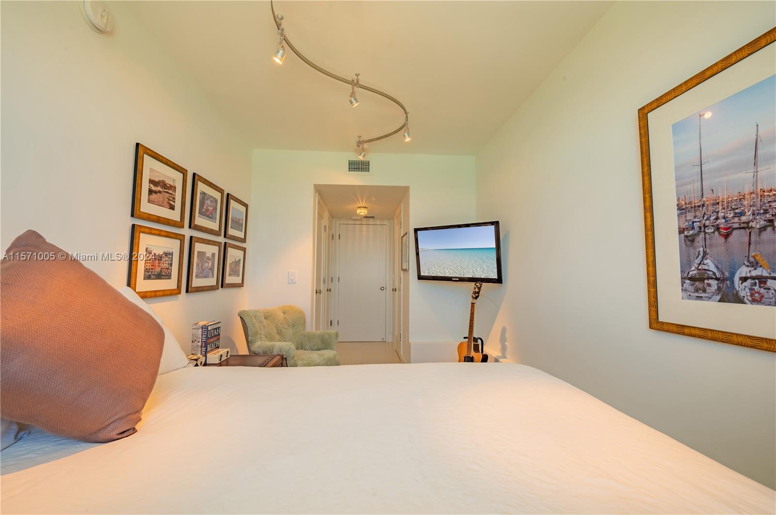 BALMORAL CONDO - Residential