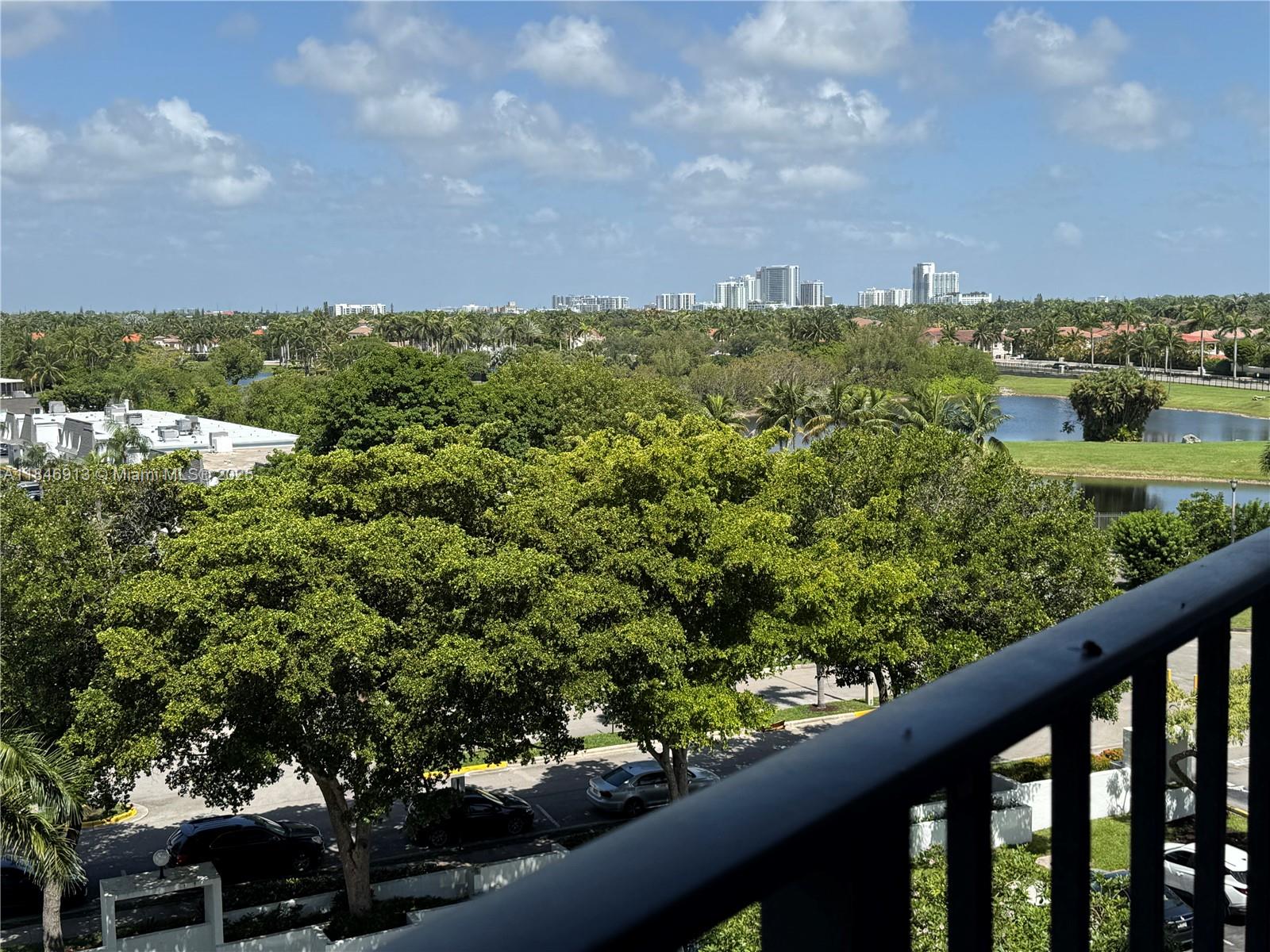 1000 Parkview Dr 707
