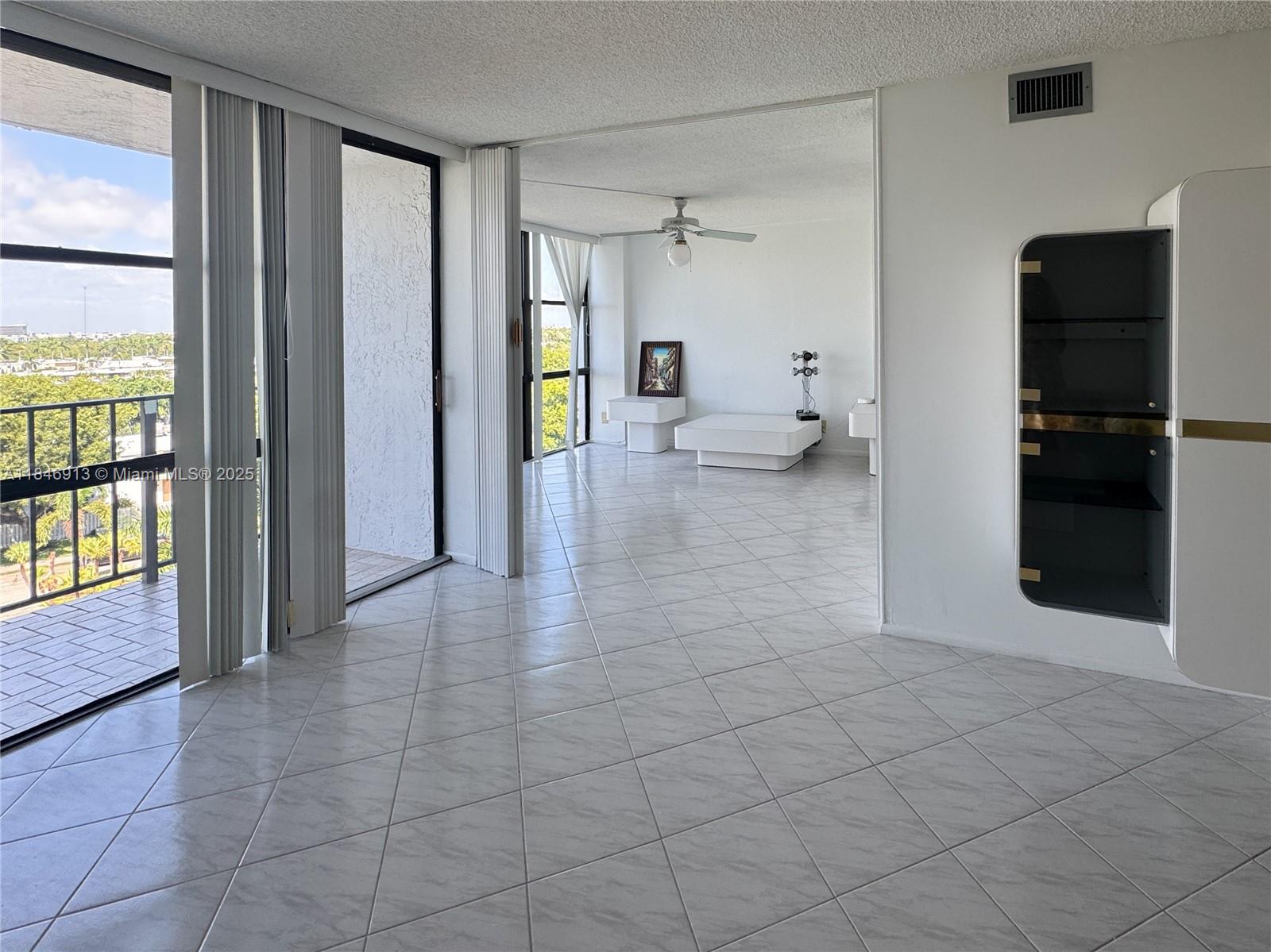 1000 Parkview Dr 707