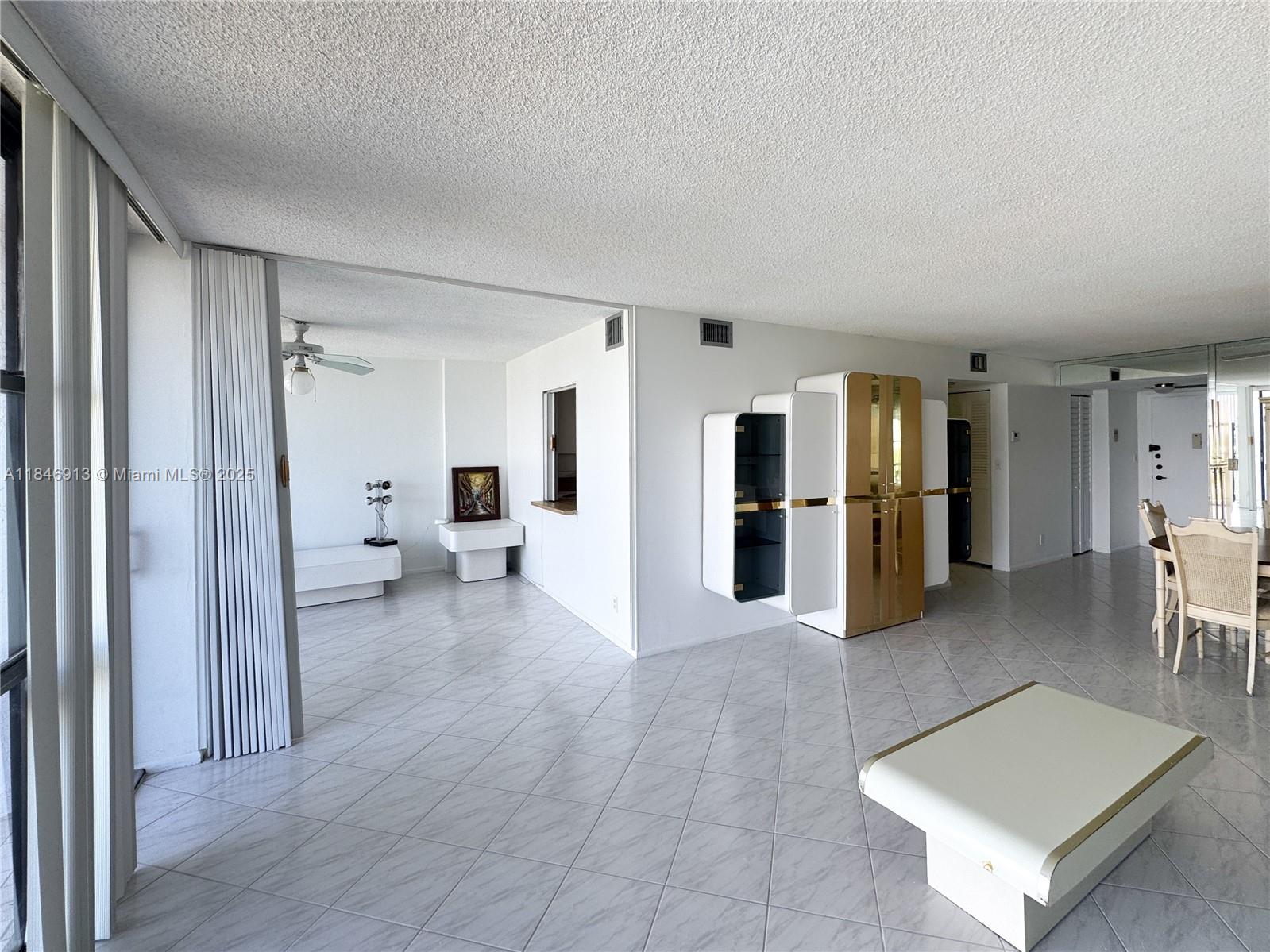 1000 Parkview Dr 707