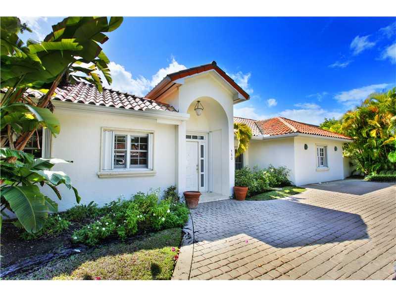 FABULOUS BOATERS PARADISE LOCATED ON SOUGHT AFTER QUIET TREE LINED ISLAND DRIVE. SENSATIONAL VAULTED CEILINGS OFFER BRILLIANT NATURAL LIGHTING AND ABUNDANT LIVING AREA FOR FAMILY AND ENTERTAINING. OPEN KITCHEN, 5/4 SPLIT BEDROOMS, STAFF AREA - YOU HAVE IT ALL! UPDATED ON 1991 AND PERFECT FOR GRACIOUS LIVING. GORGEOUS POOL/PATIO AREA FOR WEEKEND GATHERINGS. YATCHSMANS DREAM WITH PROTECTIVE DOCKAGE. TENANT OCCUPIED. CALL AGENT FOR SHOWING.