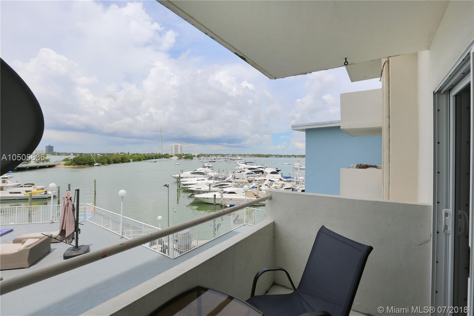 BAYSHORE YACHT & TENNIS C - Residential