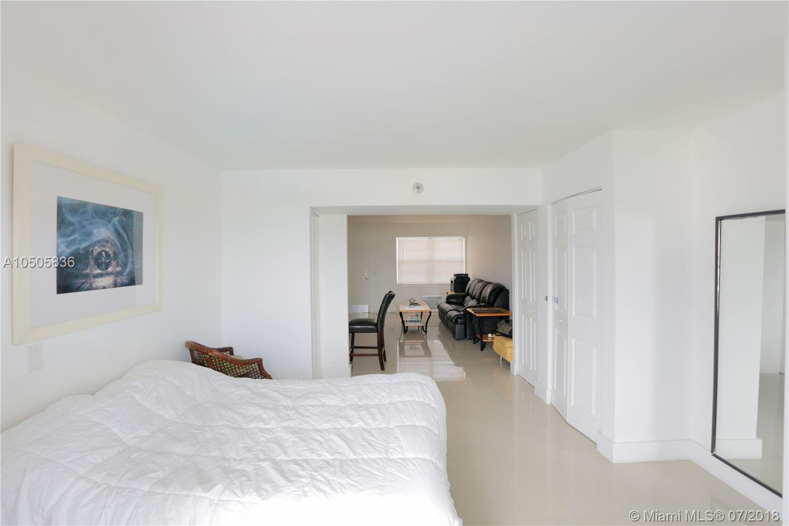 BAYSHORE YACHT & TENNIS C - Residential