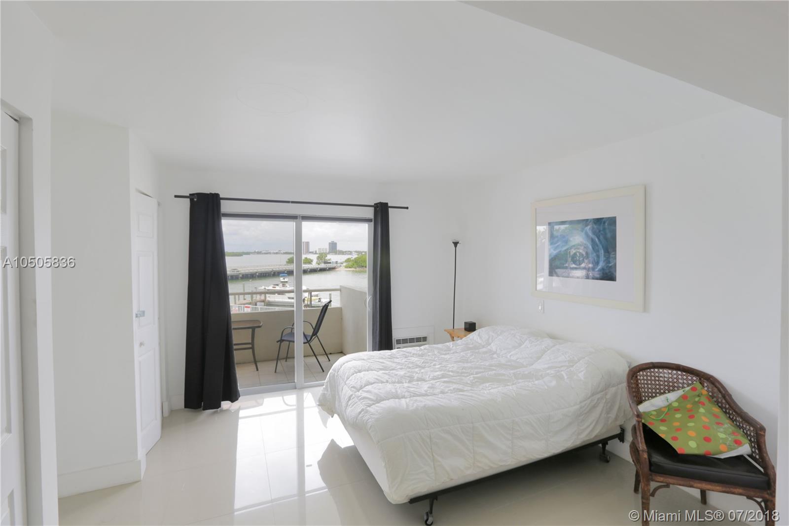 BAYSHORE YACHT & TENNIS C - Residential