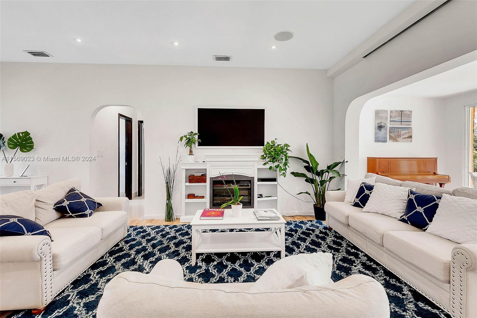 BISCAYNE POINT - Residential