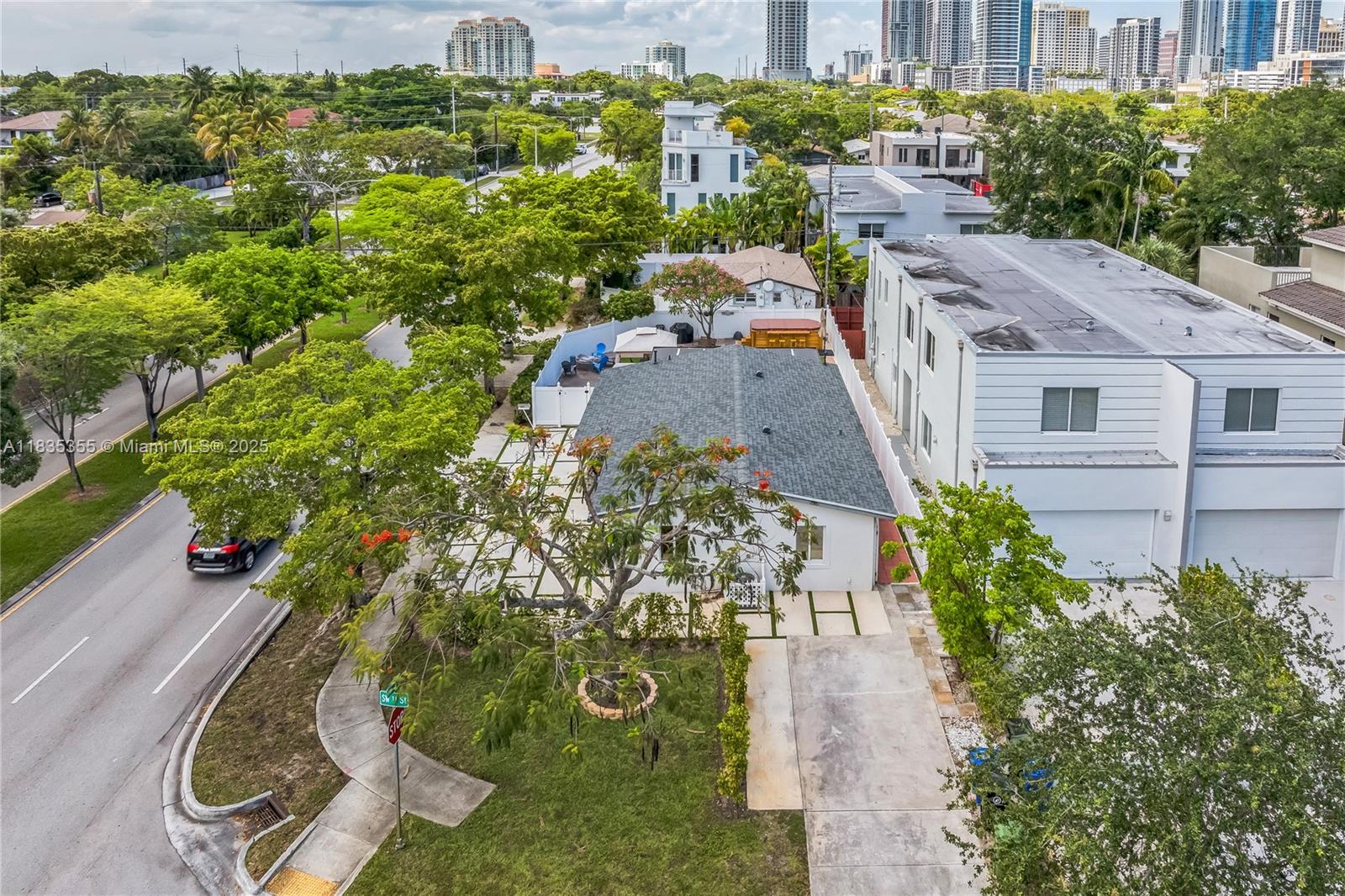 LAUDERDALE - Residential