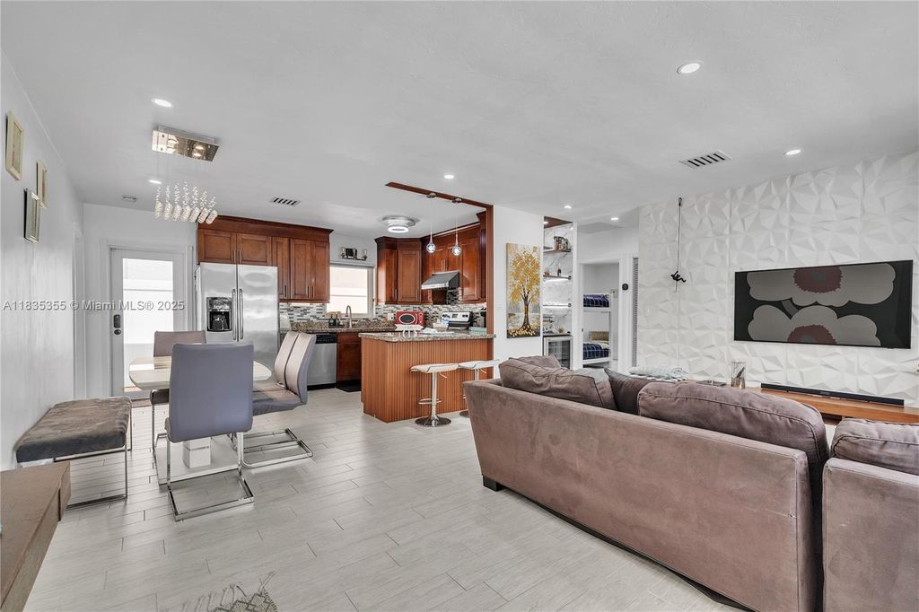 Photo of 1020 SW 4th Ave, Fort Lauderdale, FL 33315 (MLS # A11835355)