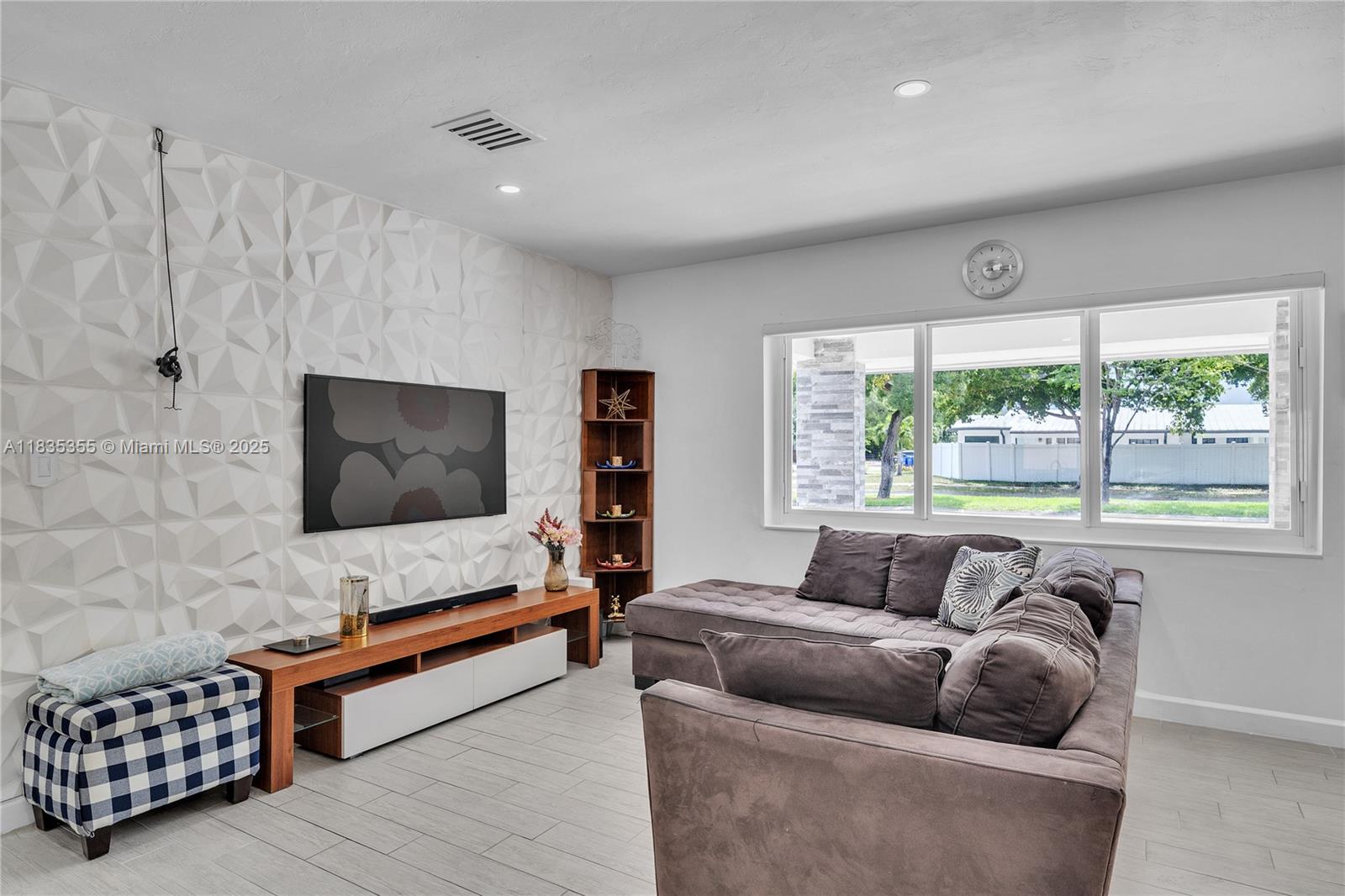 LAUDERDALE - Residential