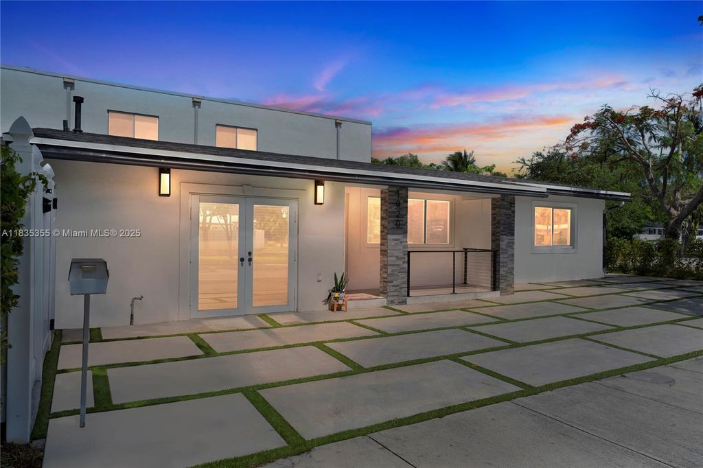 Photo of 1020 SW 4th Ave, Fort Lauderdale, FL 33315 (MLS # A11835355)