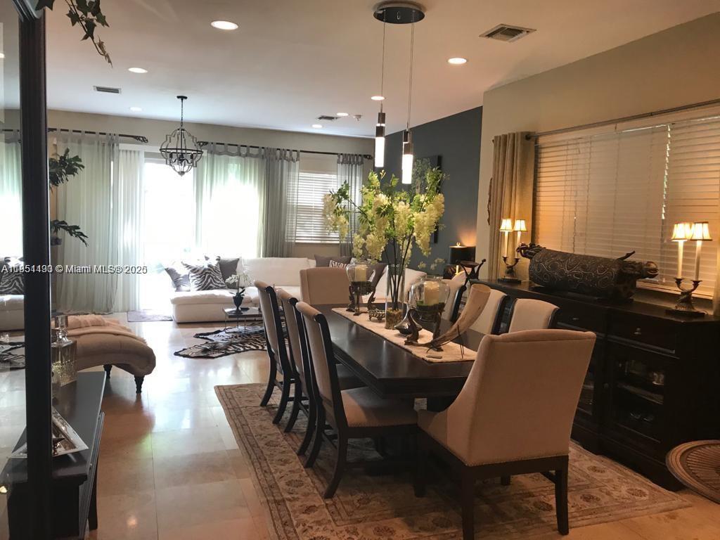 FANTASTIC TOWNHOME IN QUIET LAKE RIDGE, MARBLE AND LAMINATE FLOOR, GOURMET KITCHEN,
STAINLESS STEEL APPLIANCES AND GRANITE COUNTERTOPS, CROWN MOLDING IN SPECIAL AREAS. MASTER
BEDROOM WITH WALK-IN CLOSET, MASTER BATH WITH KOHLER WHIRLPOOL TUB. LAUNDRY ON SECOND FLOOR.
TWO CAR GARAGE PLUS TWO GUEST PARKING SPACES. BEAUTIFUL FENCED BACKYARD. MUST SEE