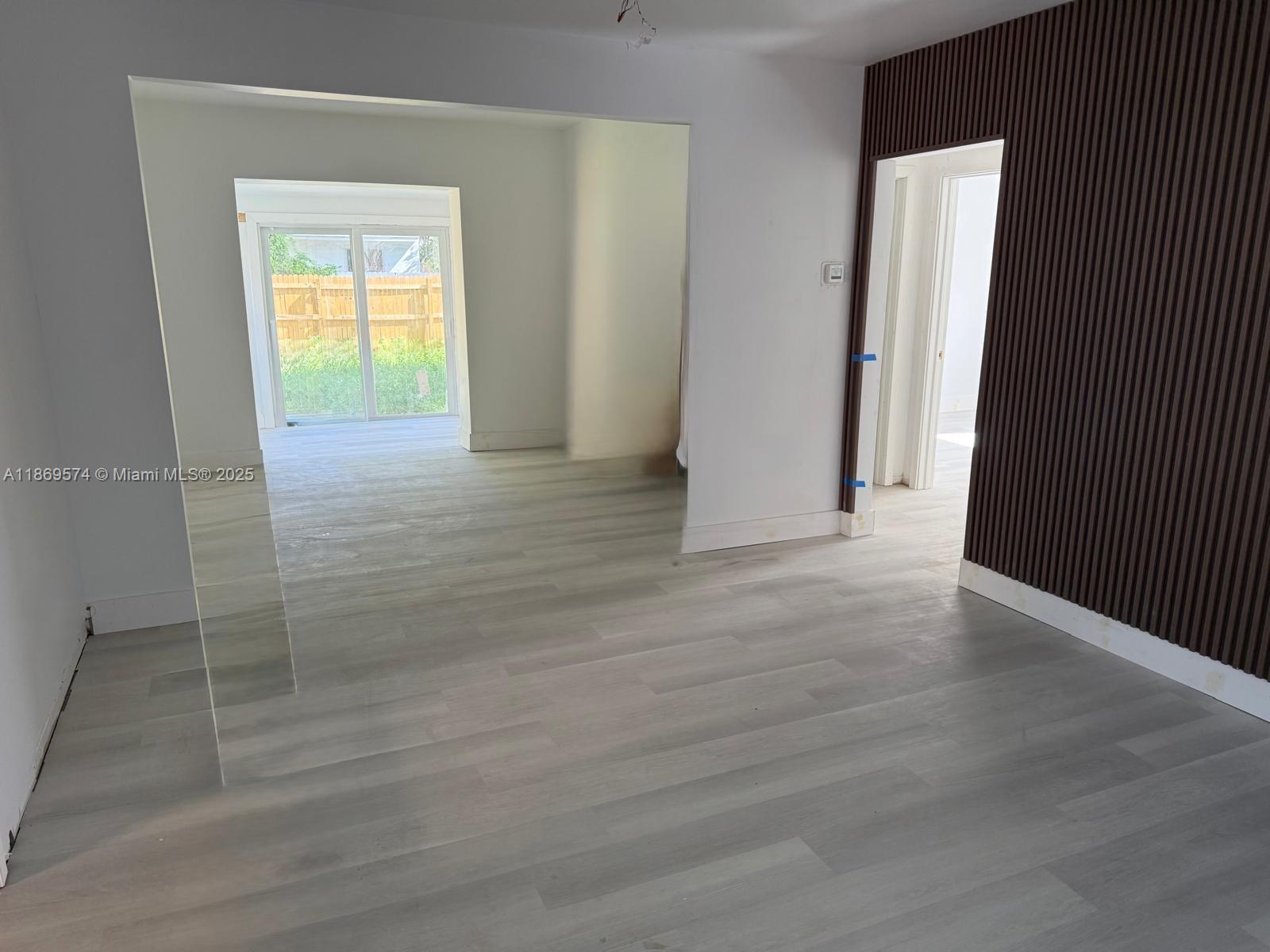 561 NW 41st St