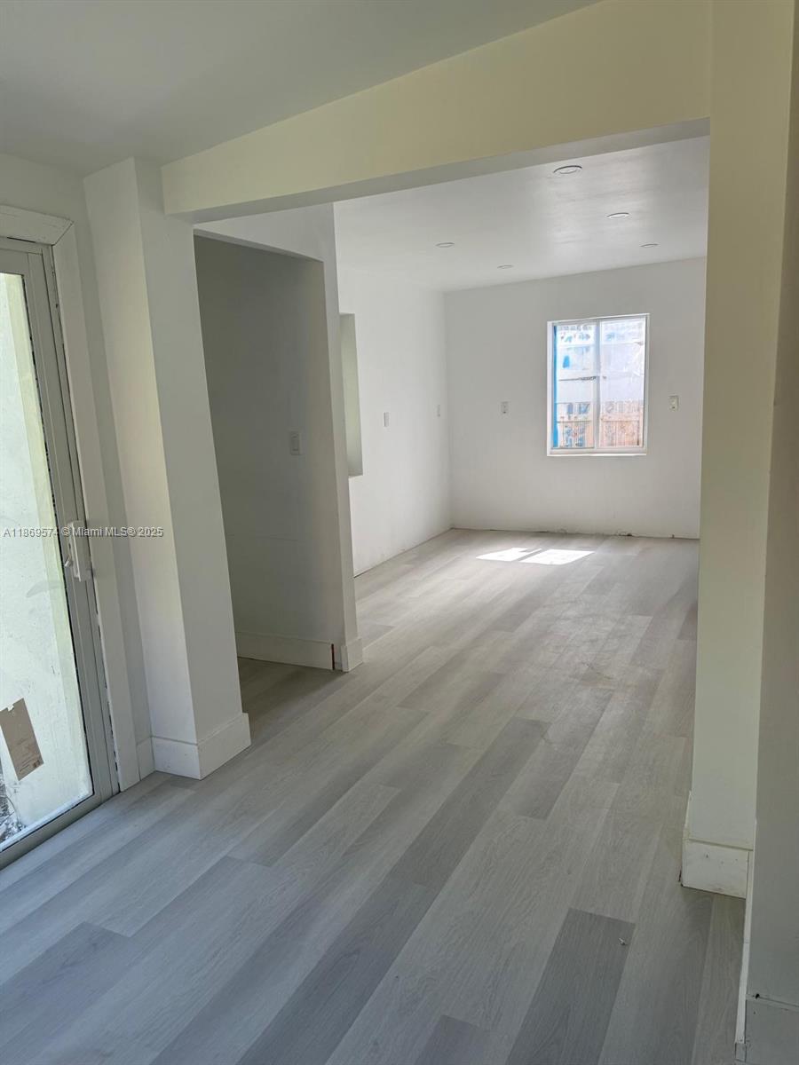 561 NW 41st St