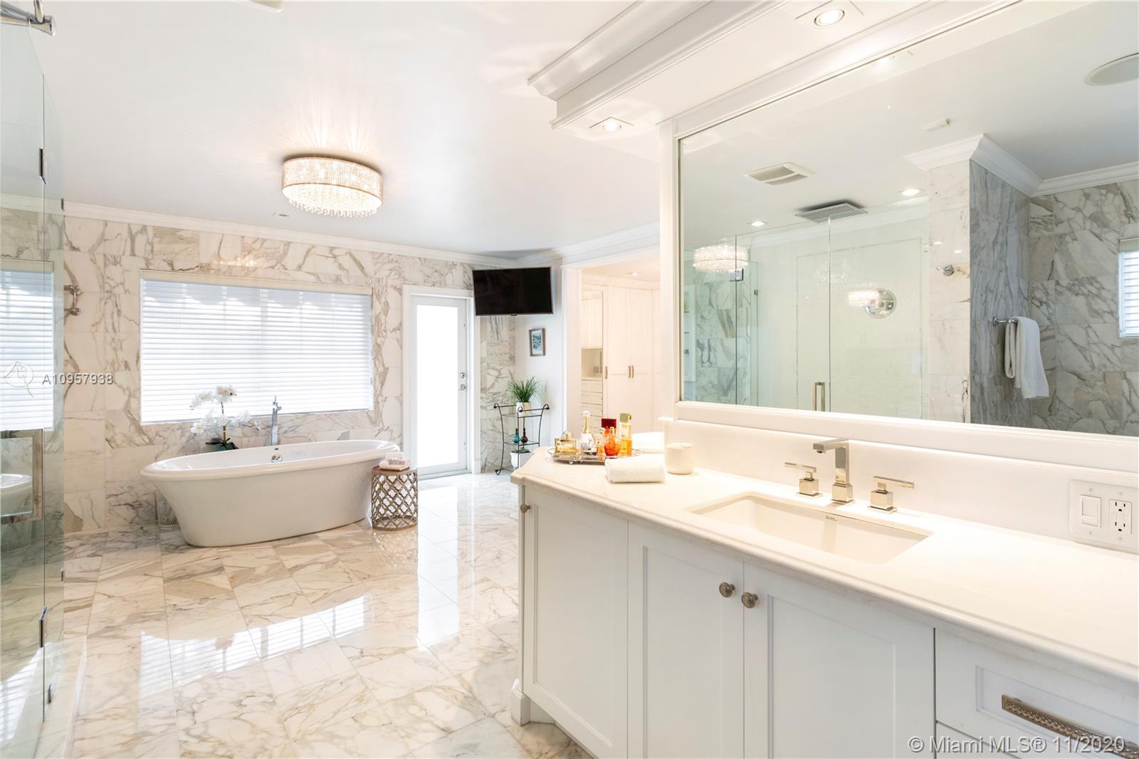 CORAL GABLES RIVIERA SEC - Residential