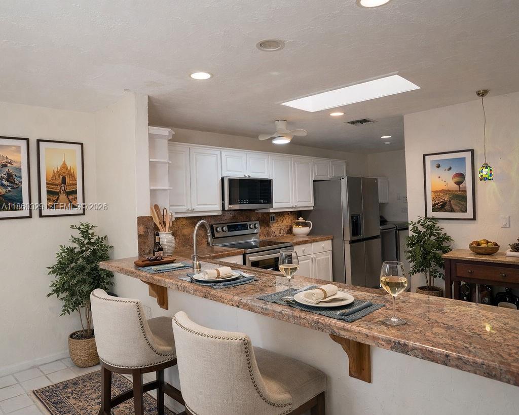 TOWNHOUSES OF EMERALD HIL - Residential