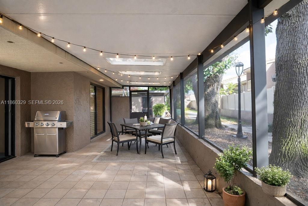 TOWNHOUSES OF EMERALD HIL - Residential