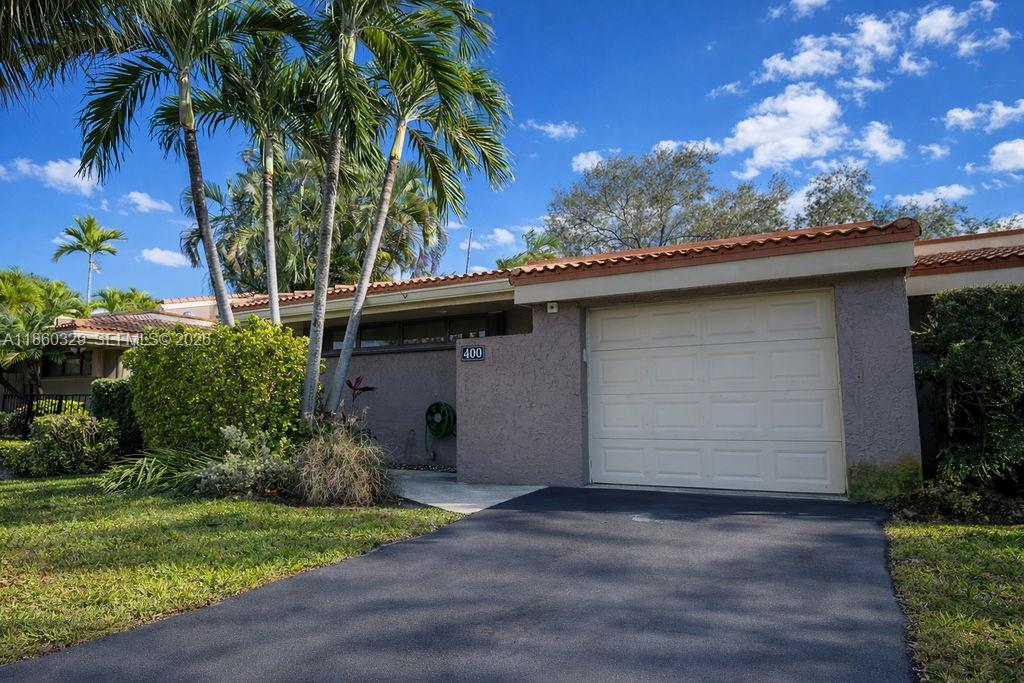 TOWNHOUSES OF EMERALD HIL - Residential