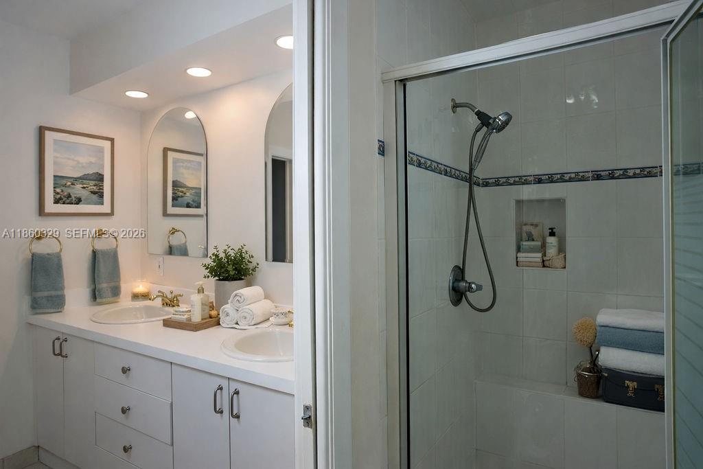 TOWNHOUSES OF EMERALD HIL - Residential