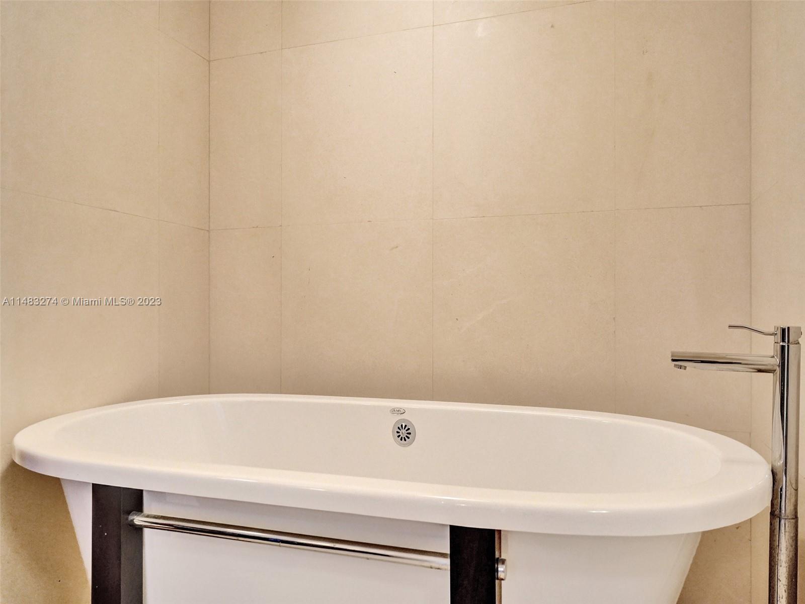 NINE ISLAND AVENUE CONDO - Residential