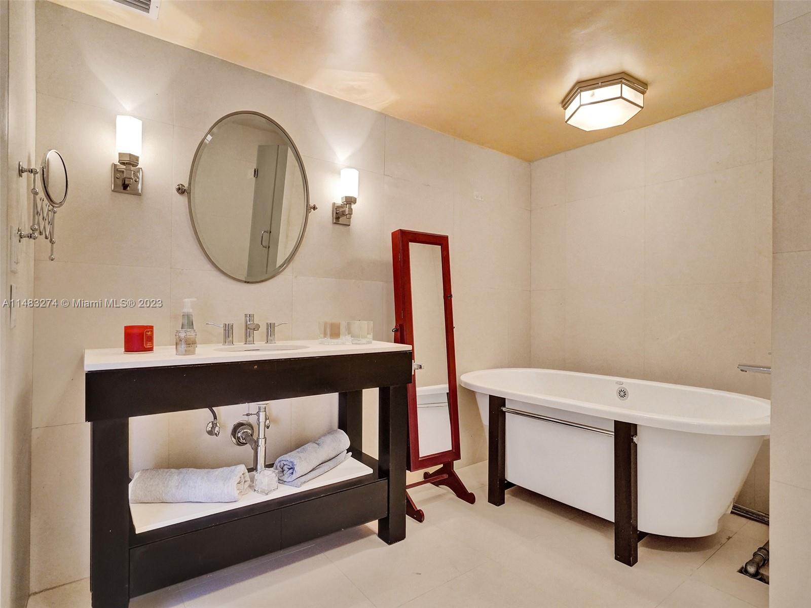 NINE ISLAND AVENUE CONDO - Residential