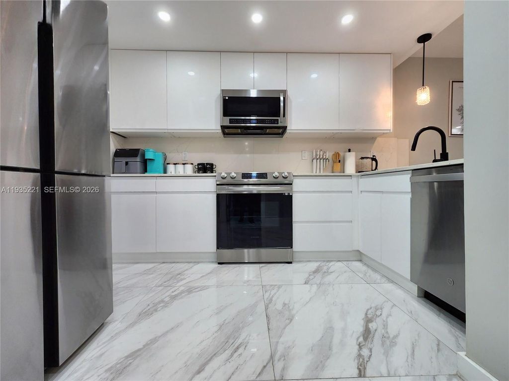 Photo of 3725 S Ocean Dr #425, Hollywood, FL 33019 (MLS # A11935221)