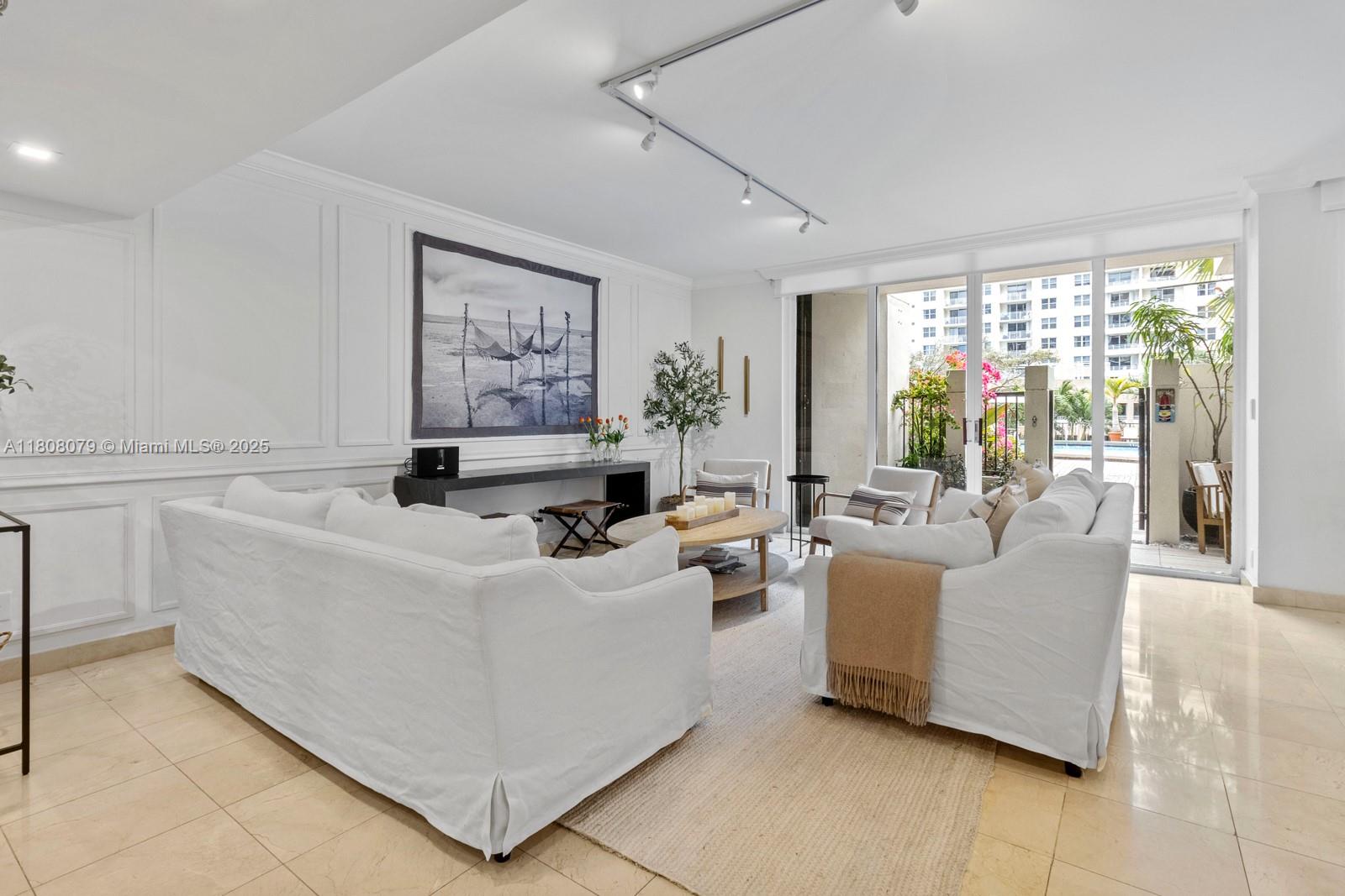520 Brickell Key Dr A307