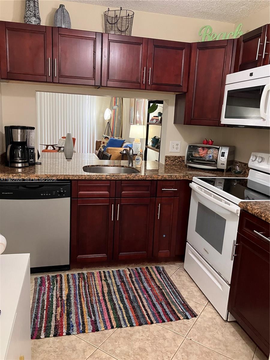 VILLAS AT MEADOW LAKES CO - Residential