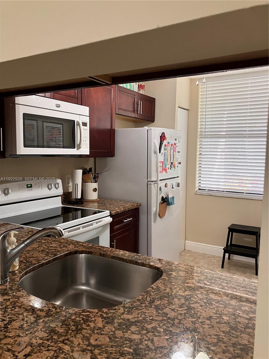 VILLAS AT MEADOW LAKES CO - Residential