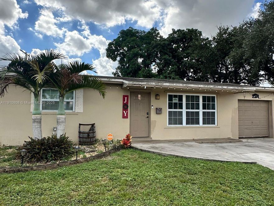 Good opportunity to be in the middle of Hollywood in a great neighborhood. 3 beds 1 bath in a great area. Big lot. No leaks but roof is 10+. Additional terms must include that a hold harmless to be signed. Offer must be at asking price. NO ASSIGNABILITY, No owner finance, No subject to existing payment offers will be considered. CASH ONLY