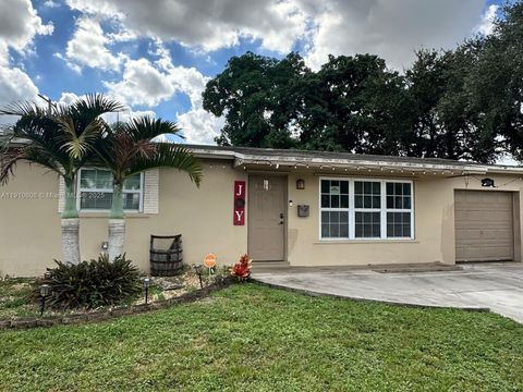 Photo of 6390 Harding St, Hollywood, FL 33024 (MLS # A11910808)
