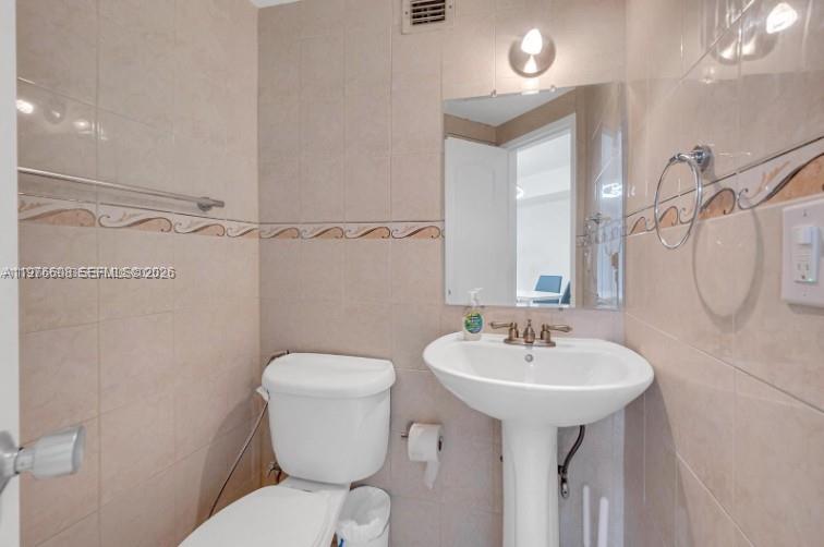 FOUR AMBASSADORS CONDO PH - Residential Lease