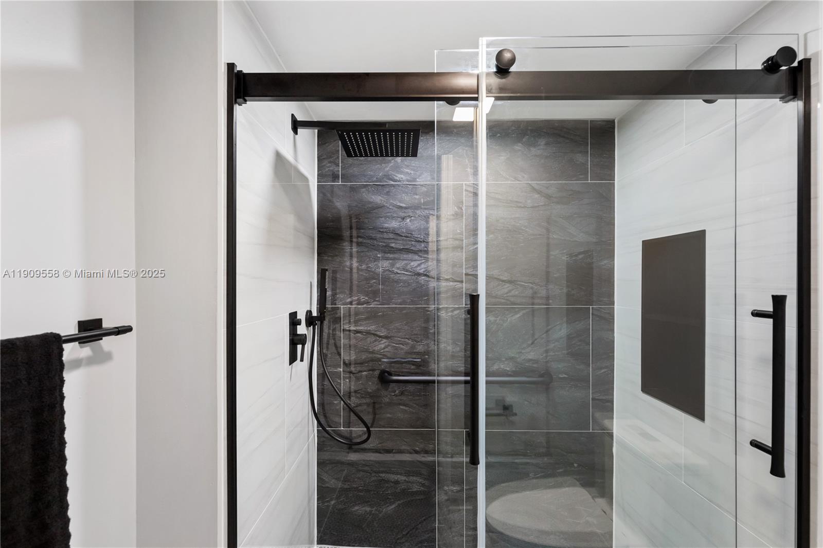 FAIRFAX CONDOMINIUM - Residential