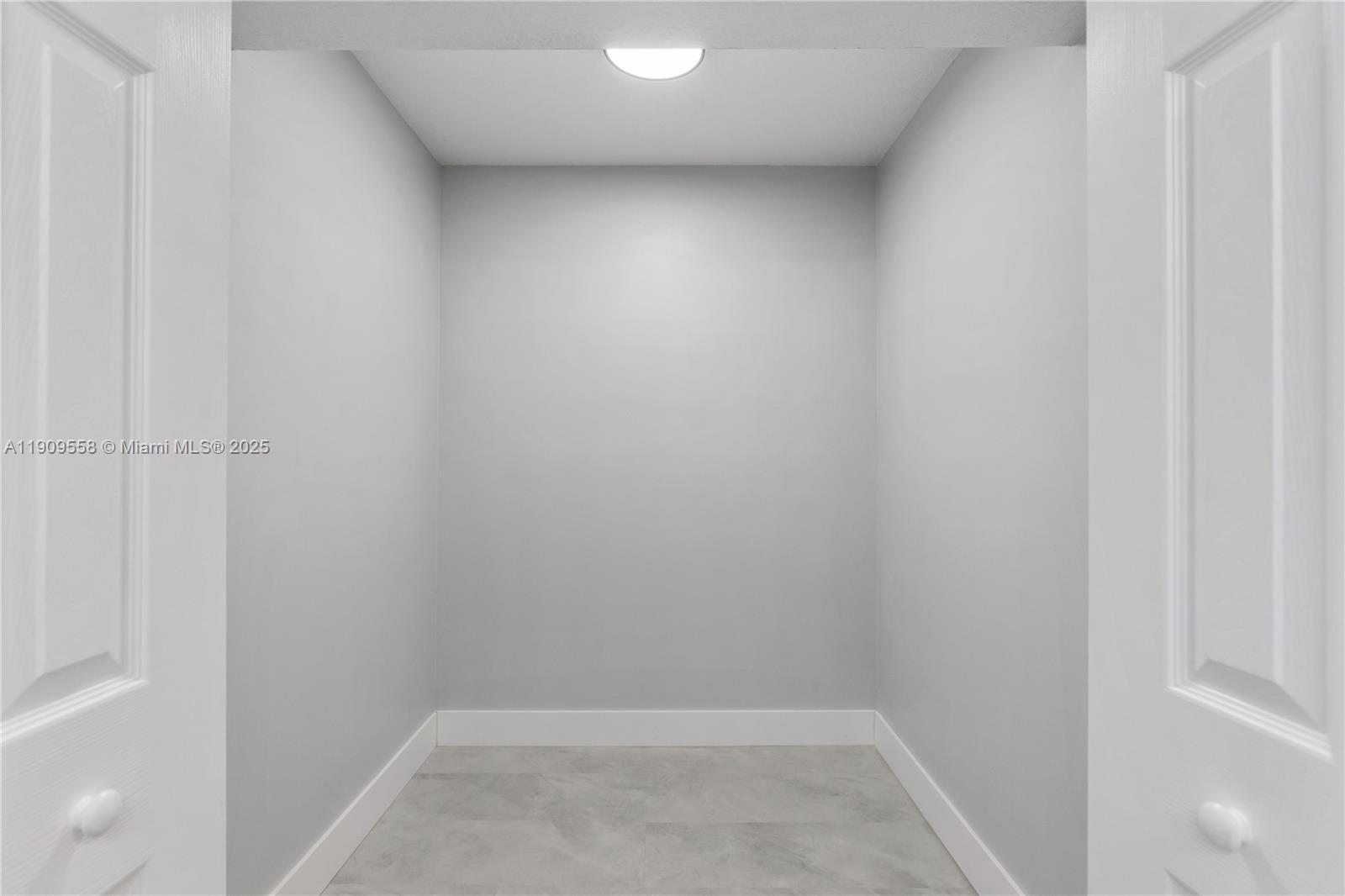 FAIRFAX CONDOMINIUM - Residential