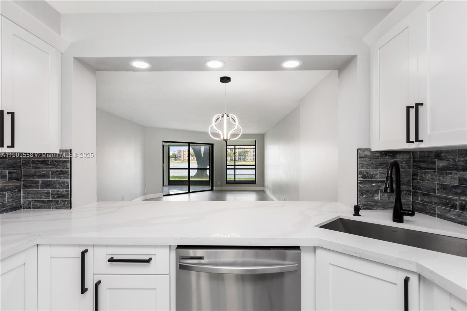 FAIRFAX CONDOMINIUM - Residential