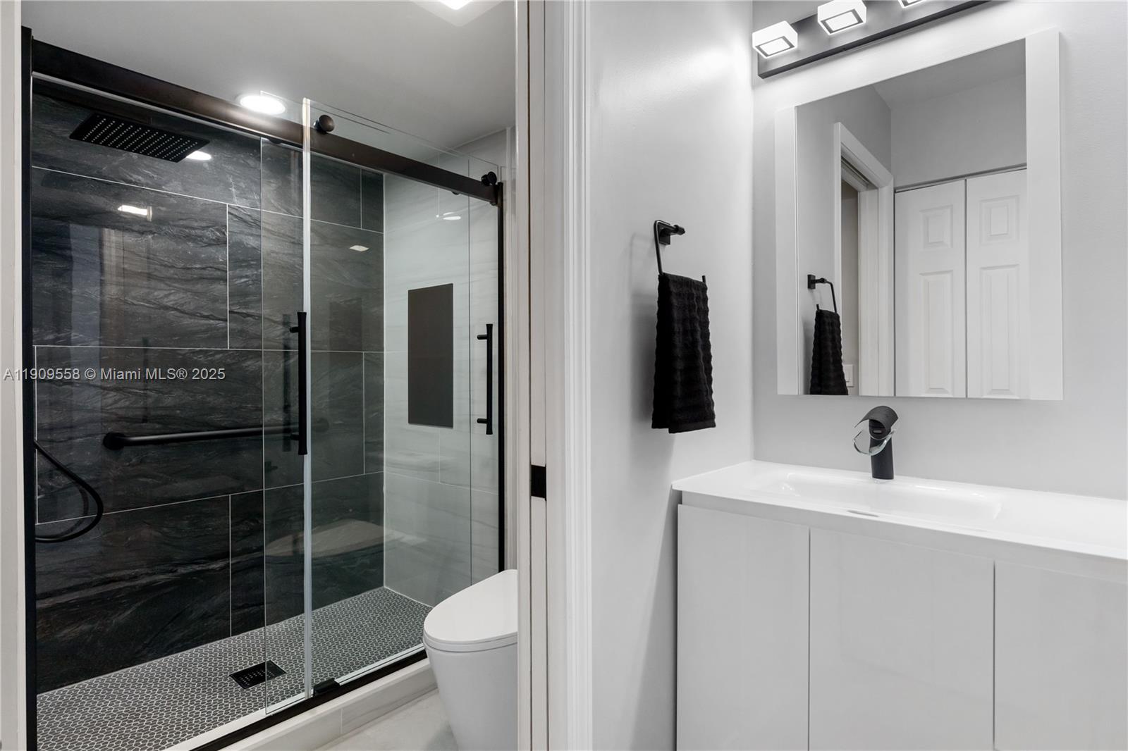 FAIRFAX CONDOMINIUM - Residential