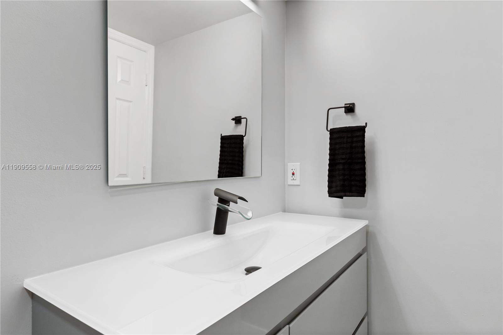 FAIRFAX CONDOMINIUM - Residential