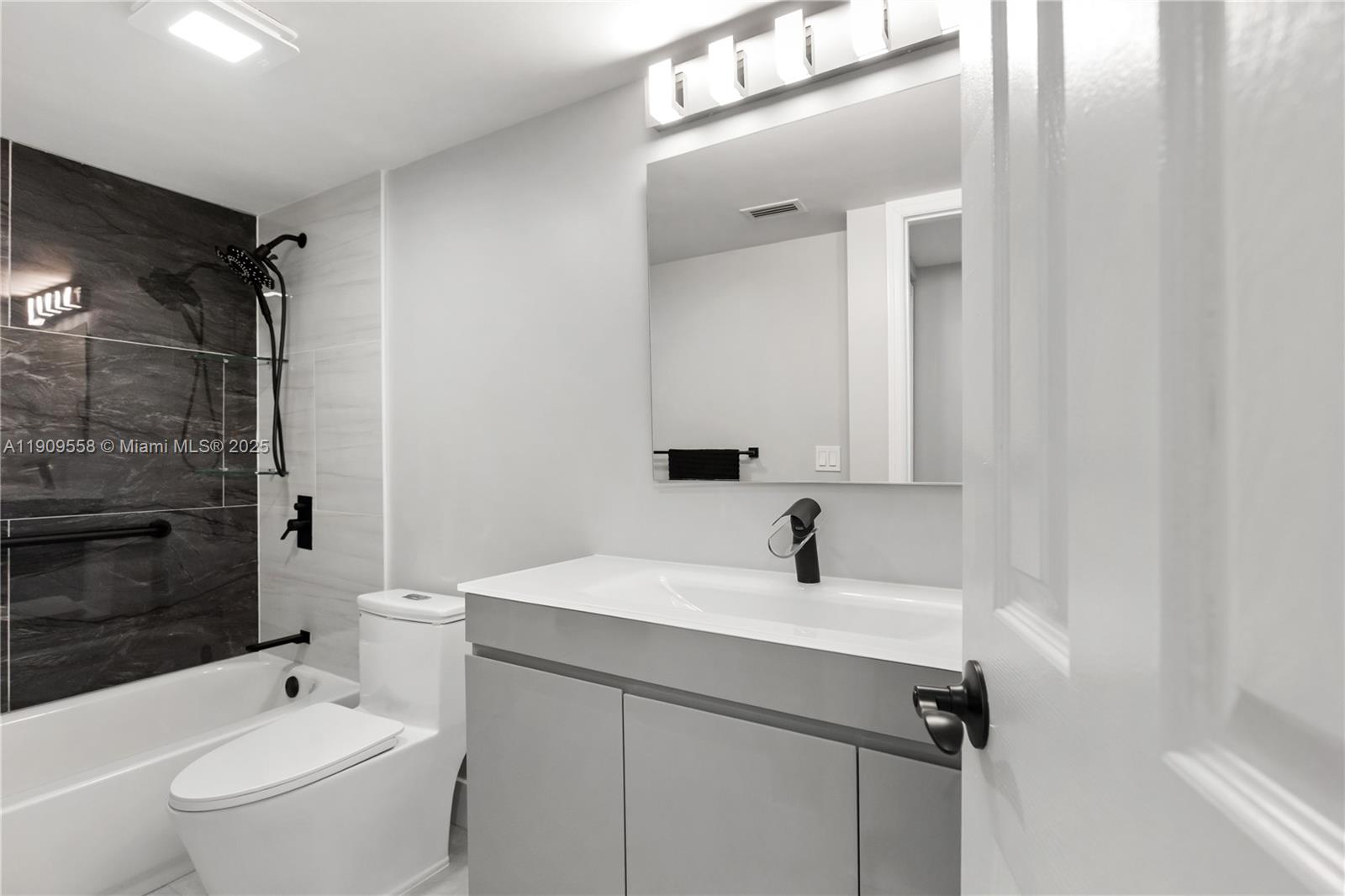 FAIRFAX CONDOMINIUM - Residential