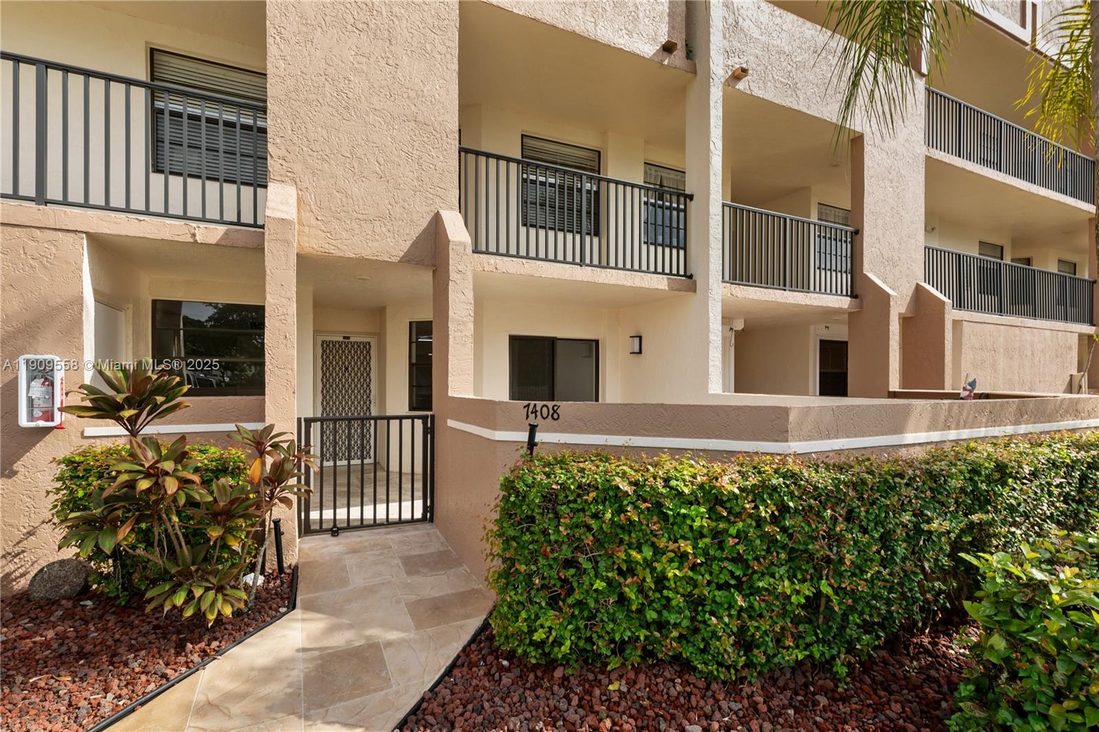 FAIRFAX CONDOMINIUM - Residential