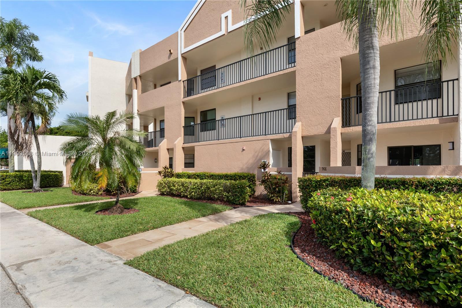 FAIRFAX CONDOMINIUM - Residential