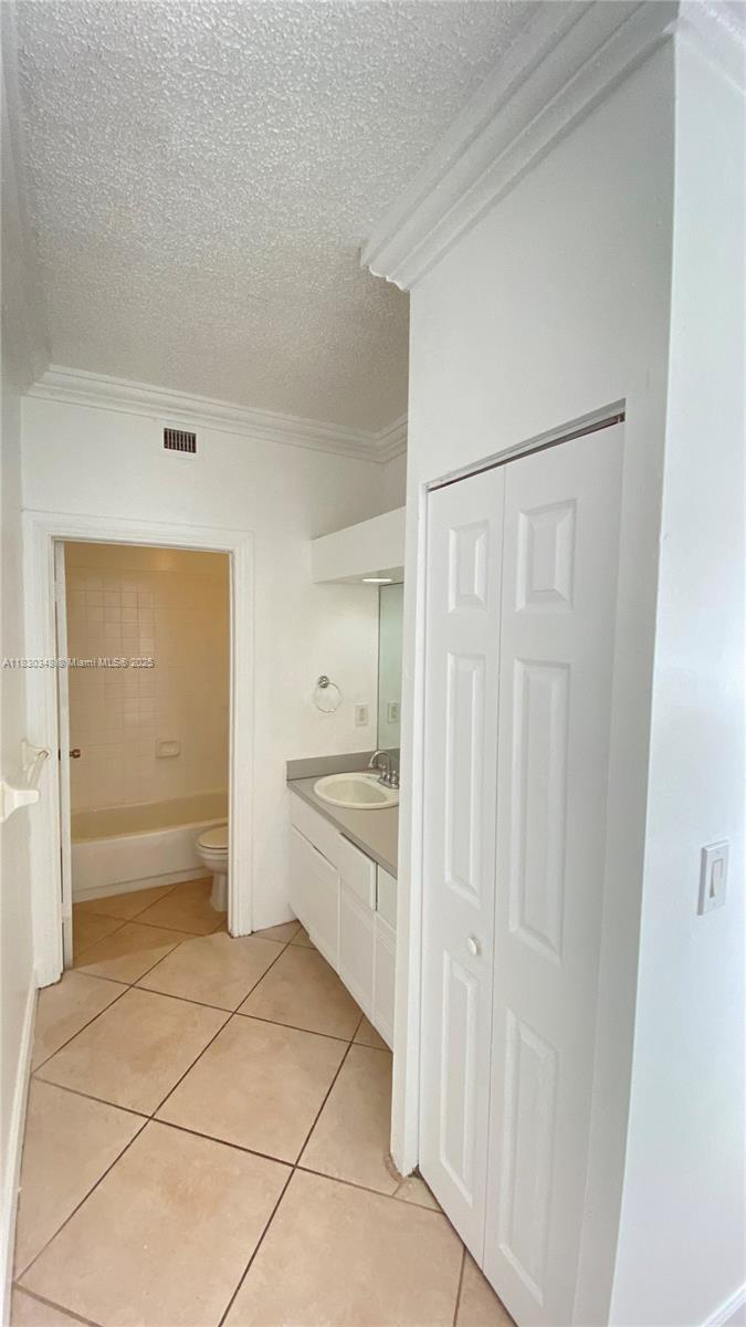 LINCOLN VIEW CONDO - Residential