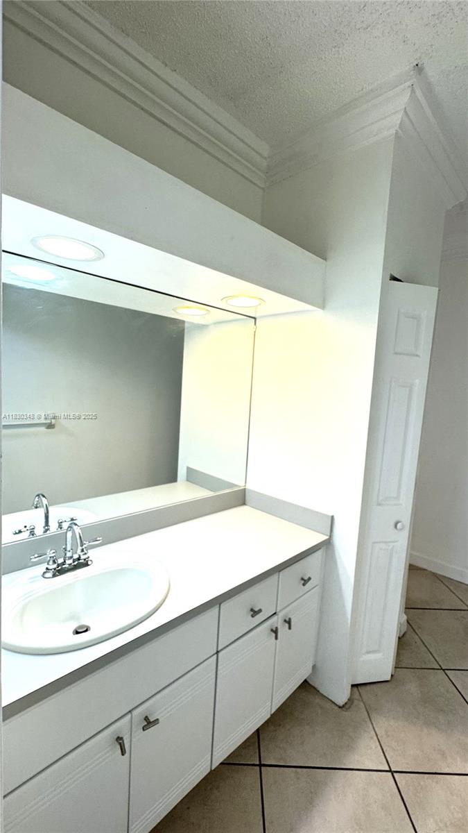 LINCOLN VIEW CONDO - Residential