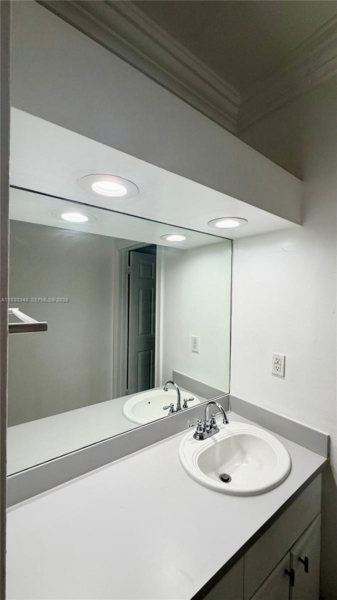 LINCOLN VIEW CONDO - Residential