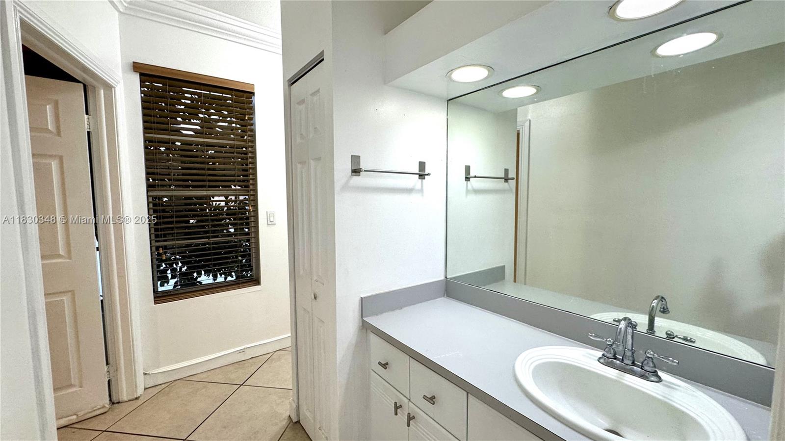 LINCOLN VIEW CONDO - Residential