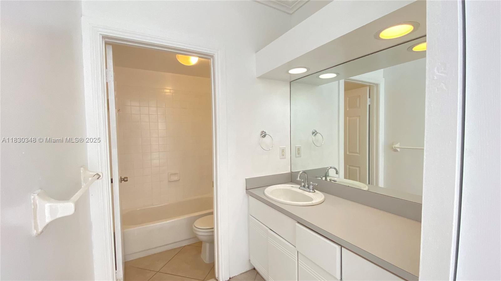 LINCOLN VIEW CONDO - Residential