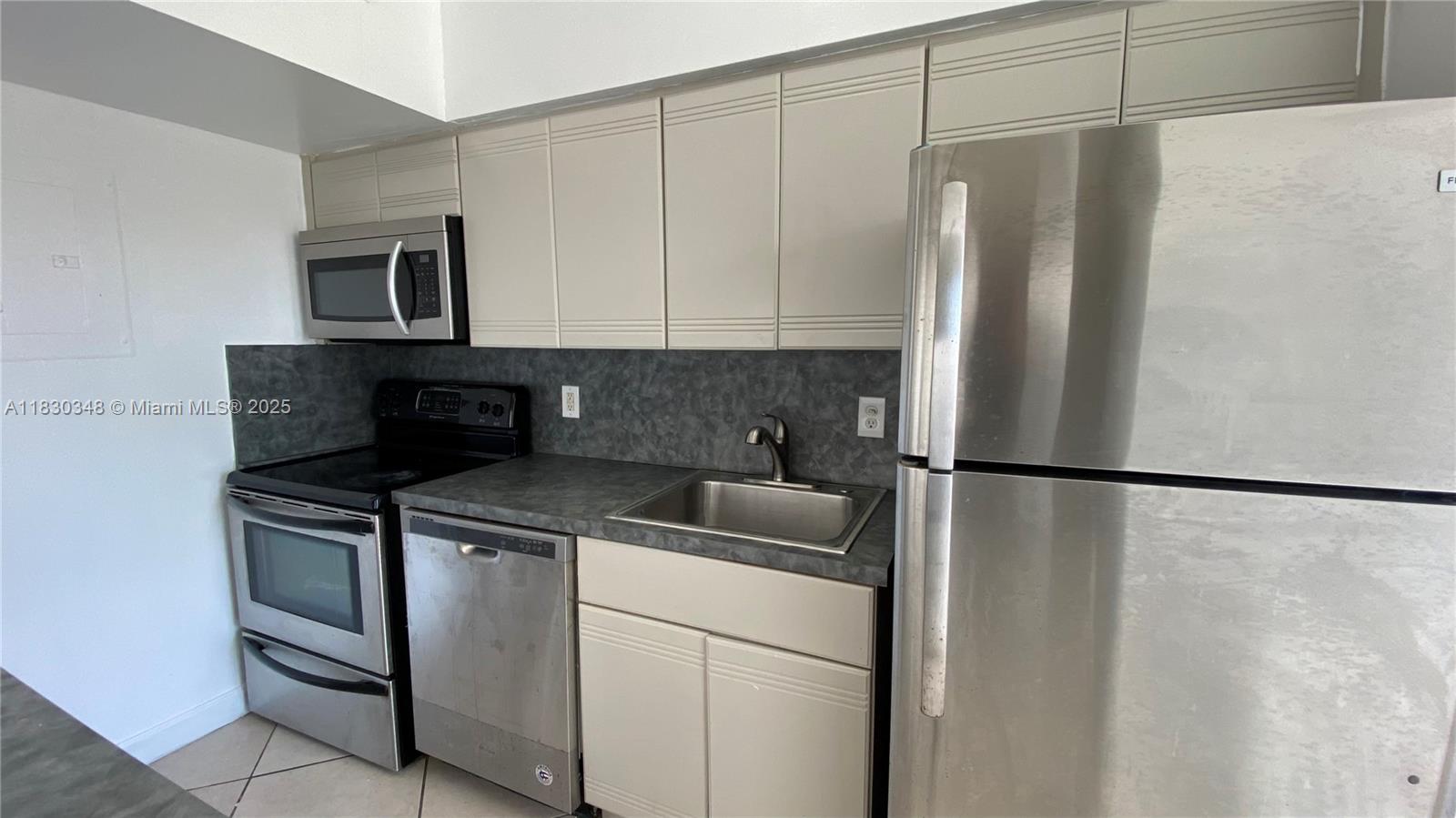 LINCOLN VIEW CONDO - Residential