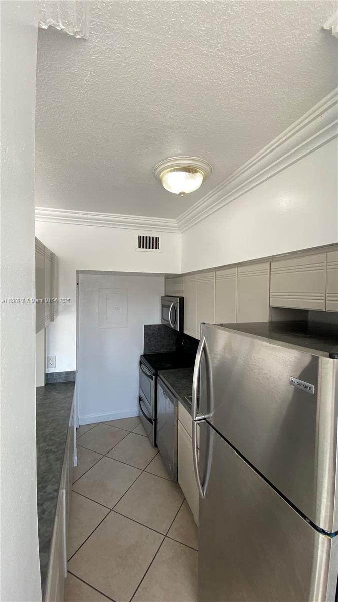 LINCOLN VIEW CONDO - Residential