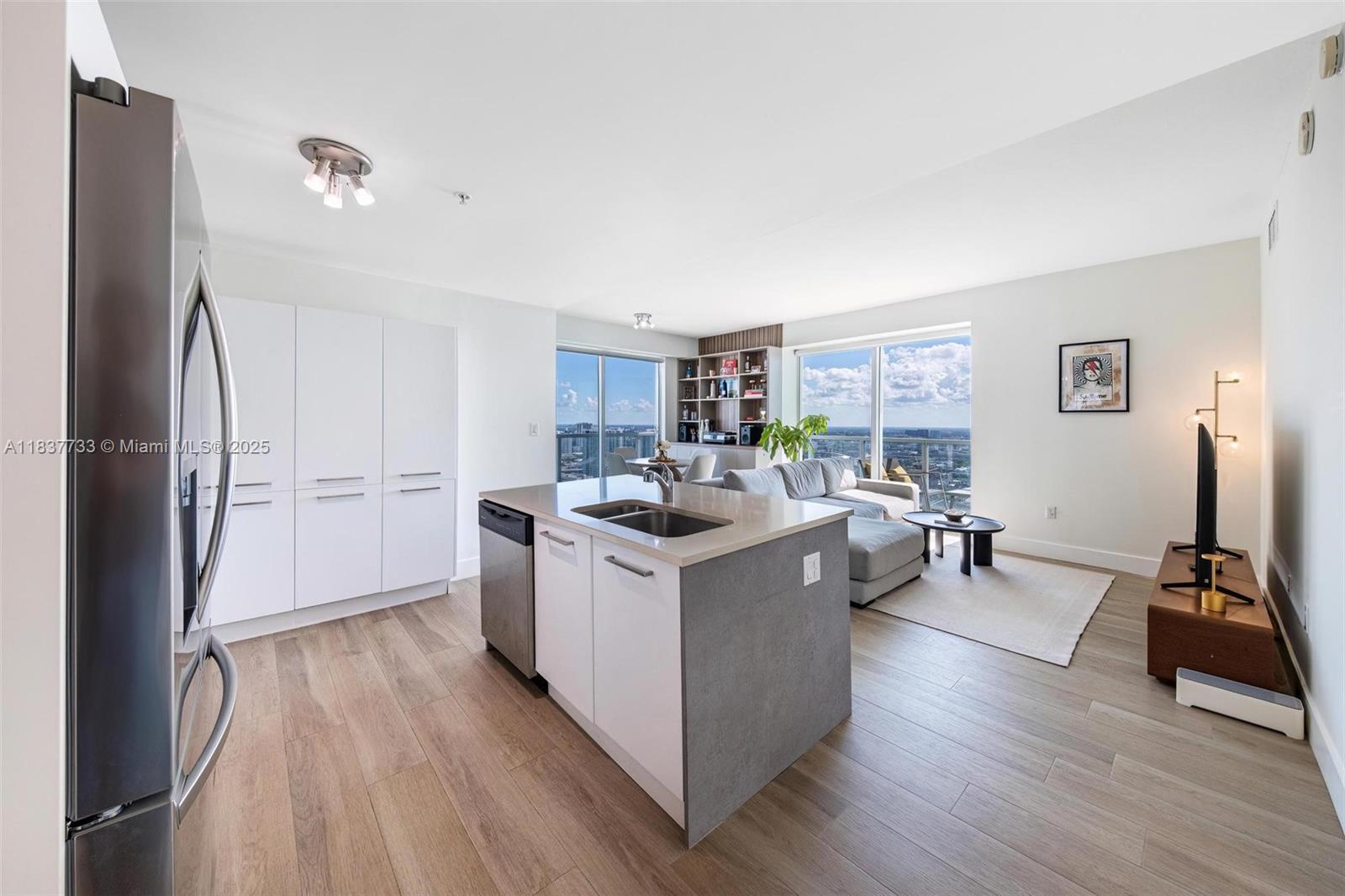 1900 N Bayshore Dr 4111